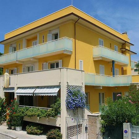 Hotel Vienna Senigallia Bagian luar foto