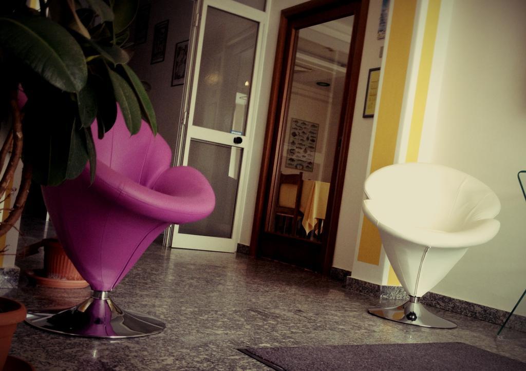 Hotel Vienna Senigallia Bagian luar foto