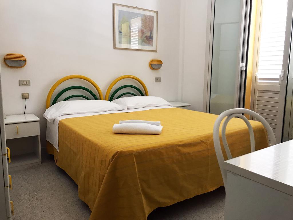Hotel Vienna Senigallia Bagian luar foto