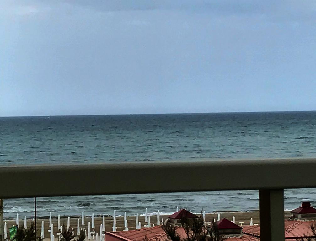 Hotel Vienna Senigallia Bagian luar foto