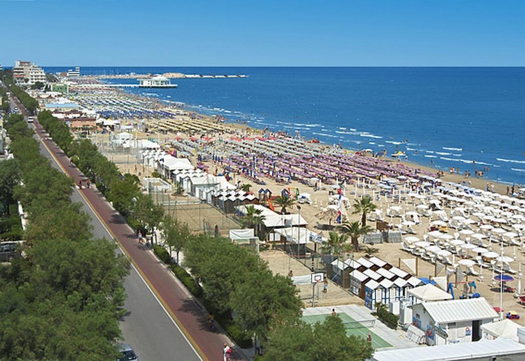 Hotel Vienna Senigallia Bagian luar foto