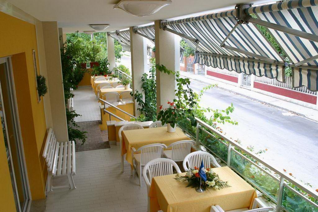 Hotel Vienna Senigallia Bagian luar foto
